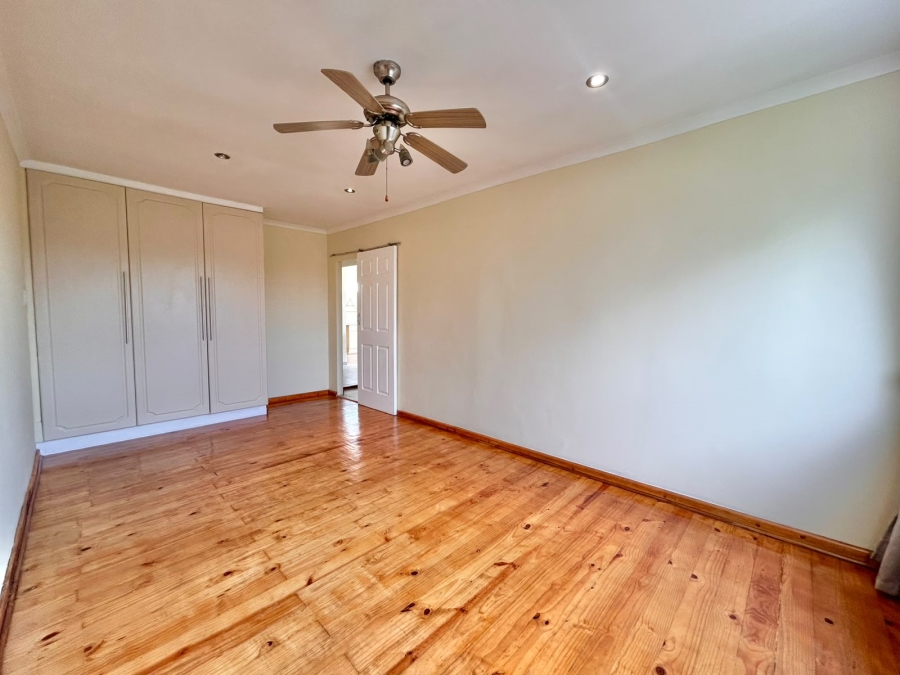 To Let 2 Bedroom Property for Rent in Zeekoevlei Western Cape